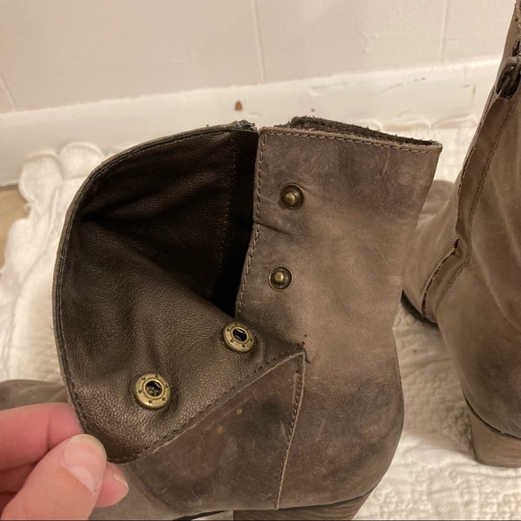 ALDO leather ankle heel bootie button fold over almond shape toe size 8 - Picture 10 of 13